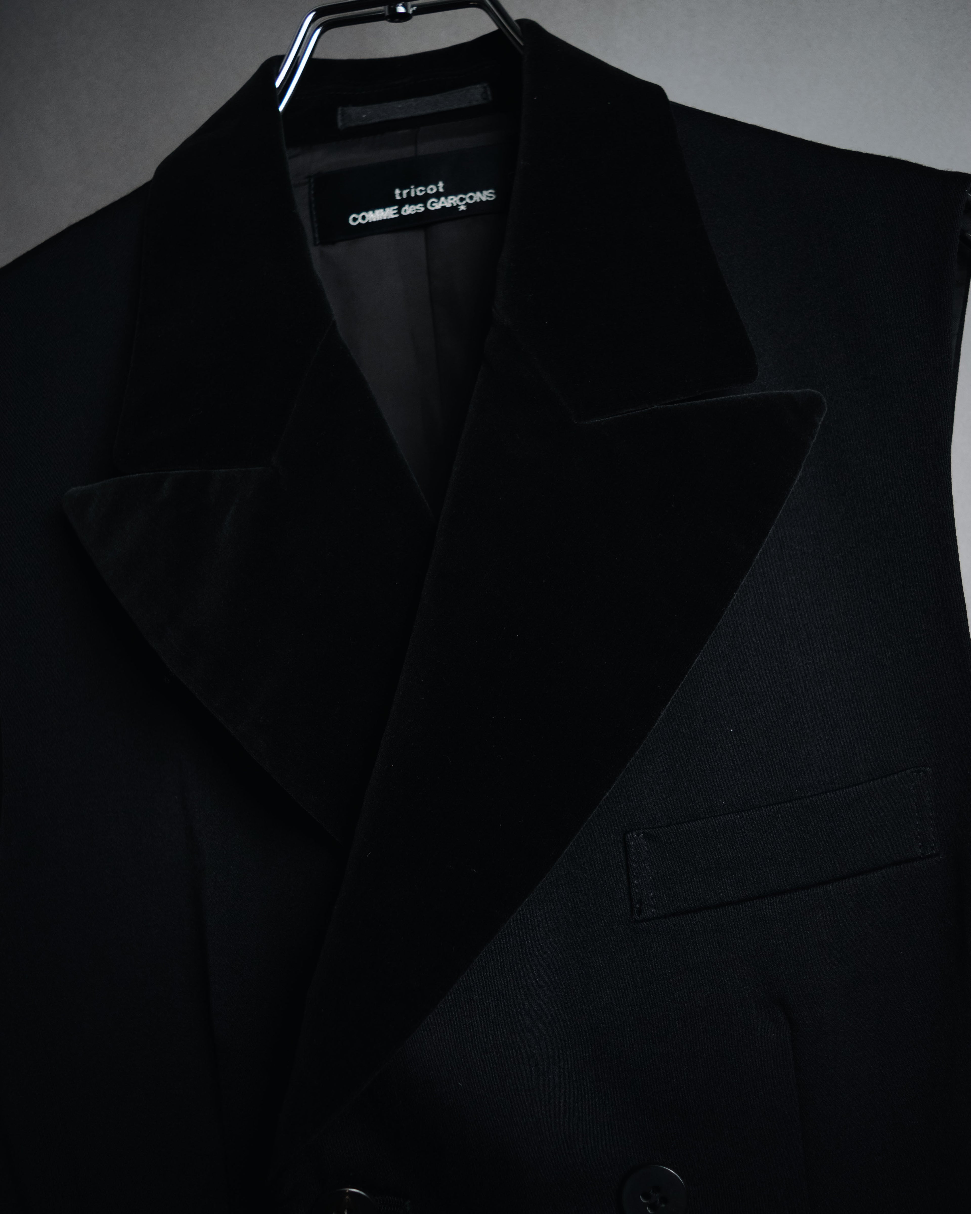 "tricot COMME des GARÇONS"
1989 Velvet-collared double-breasted tailored vest