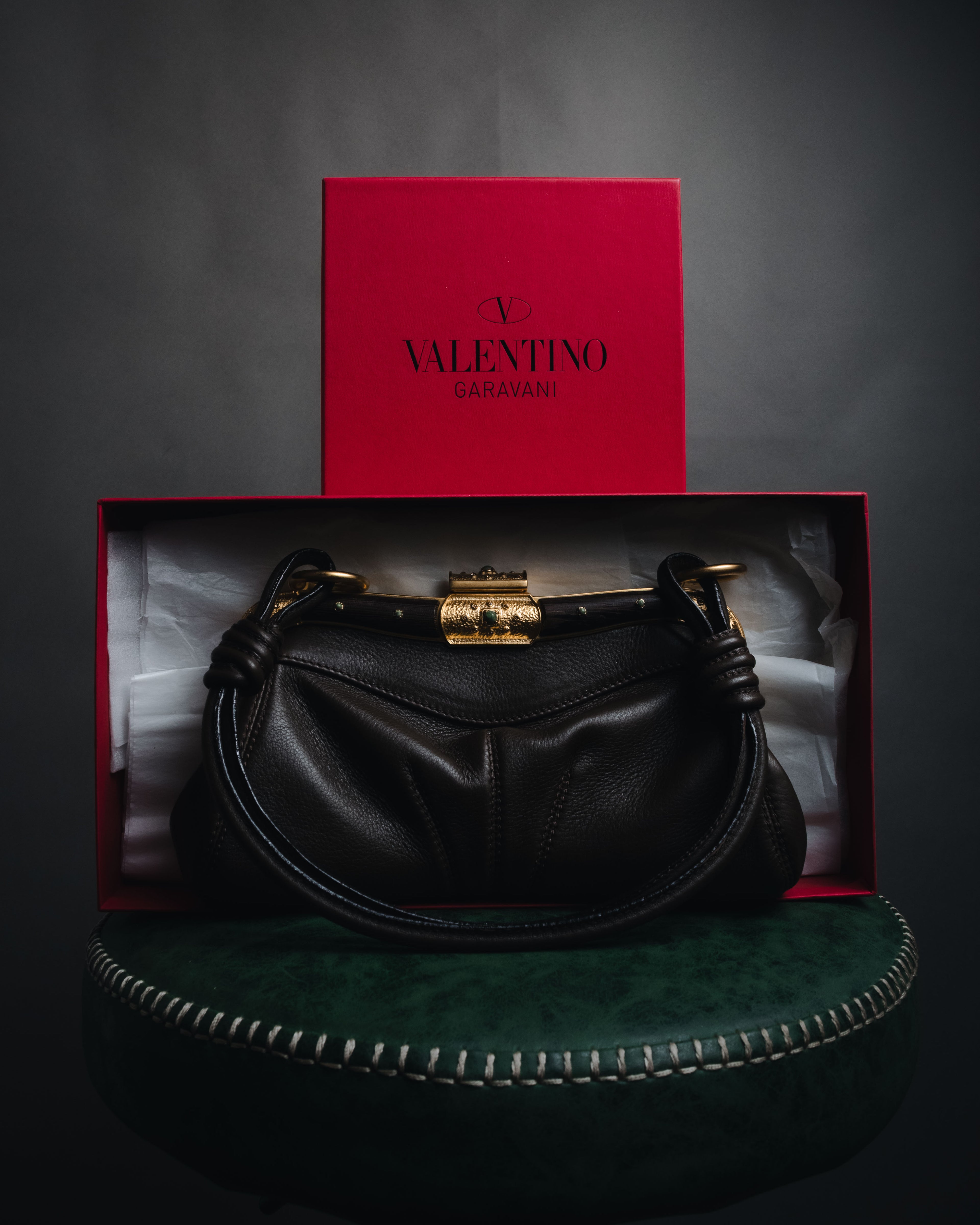 –SPECIAL– "VALENTINO GARAVANI"
00’s Jeweled frame leather bag