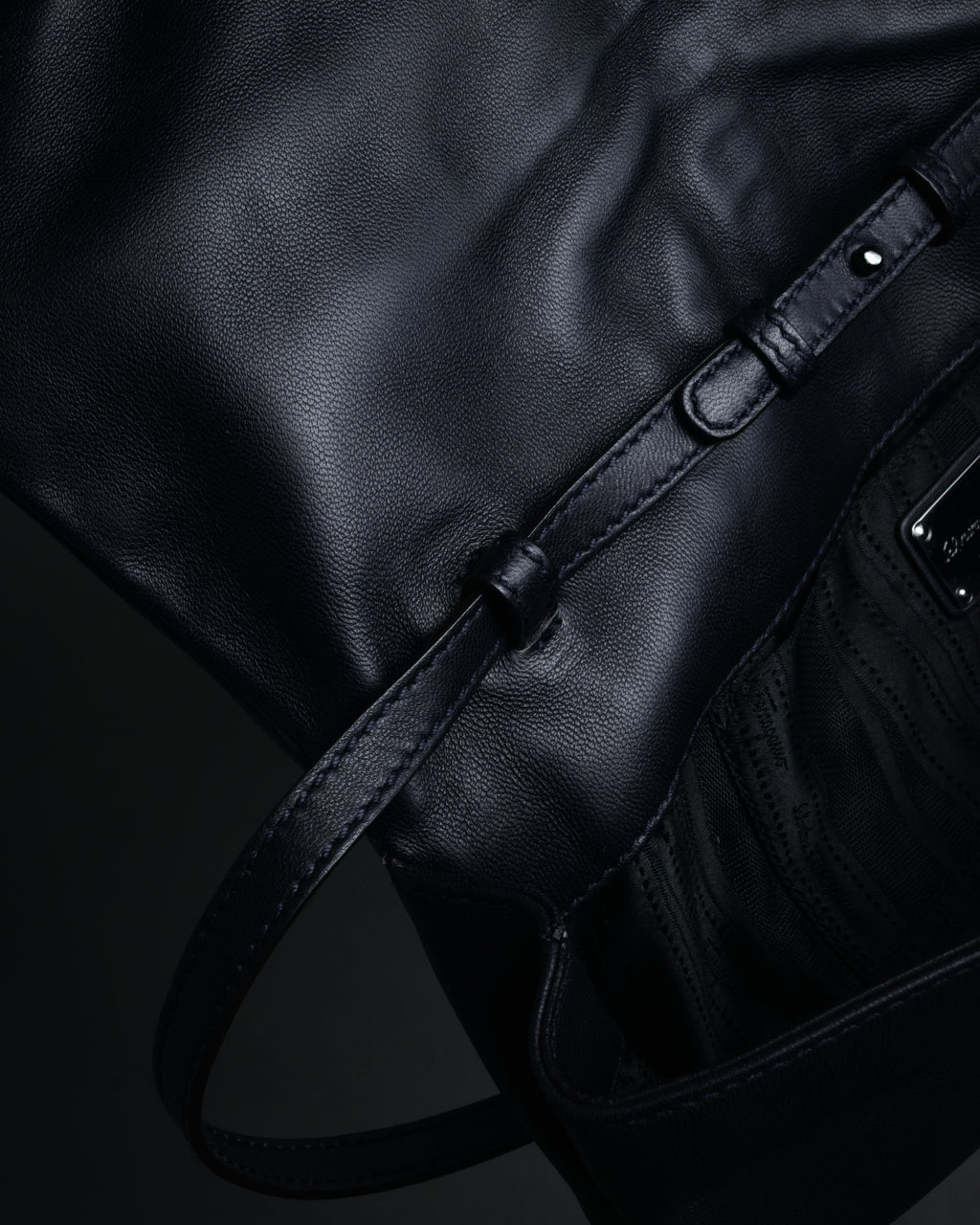 -SPECIAL- “Salvatore Ferragamo” 2010’s Floral leather draped shoulder bag