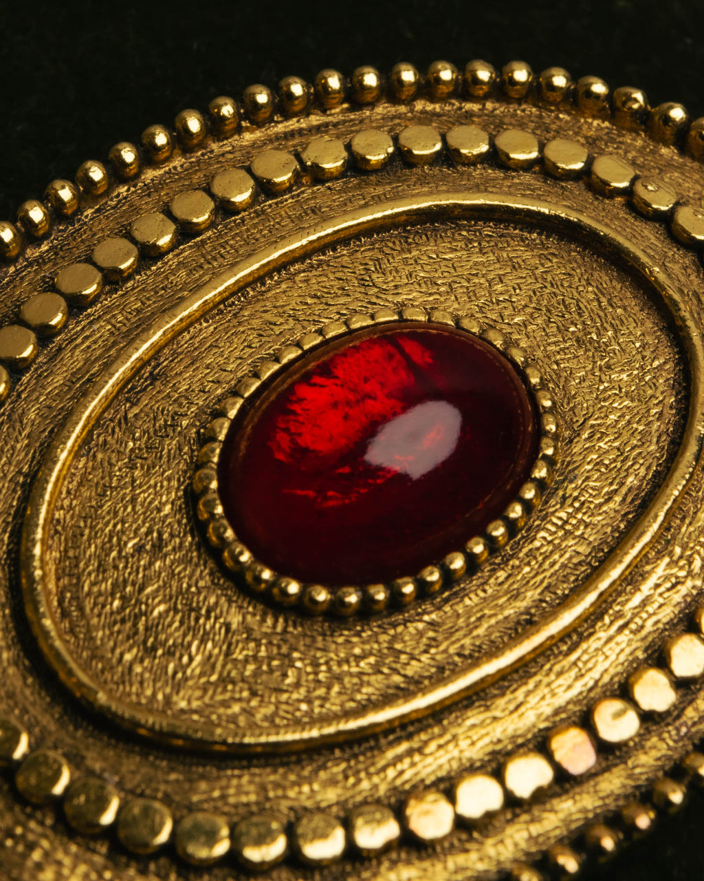 -SPECIAL- “CHANEL” 1982Years red cabochon oval brooch