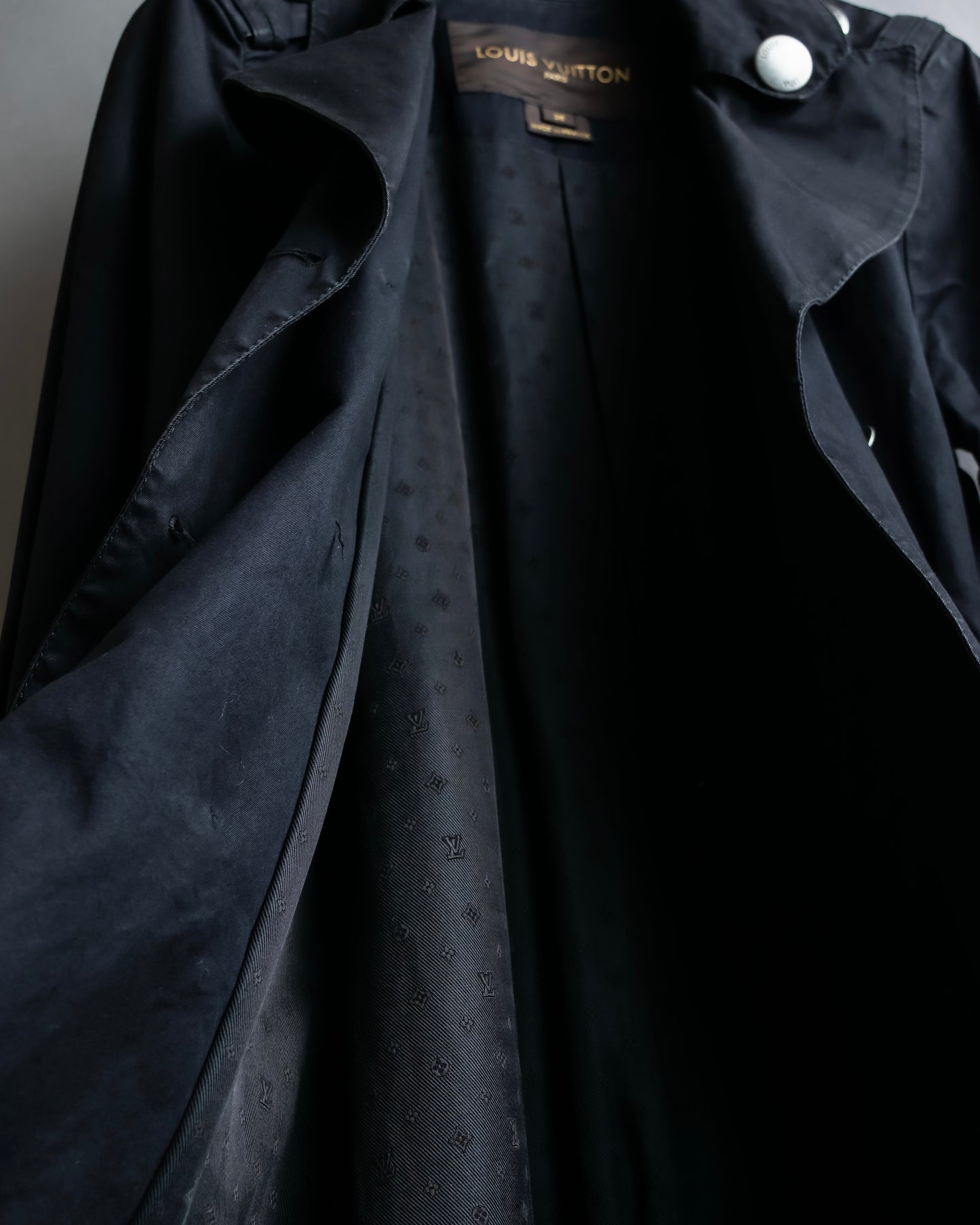 "LOUIS VUITTON" Metal button detailing belted trench coat