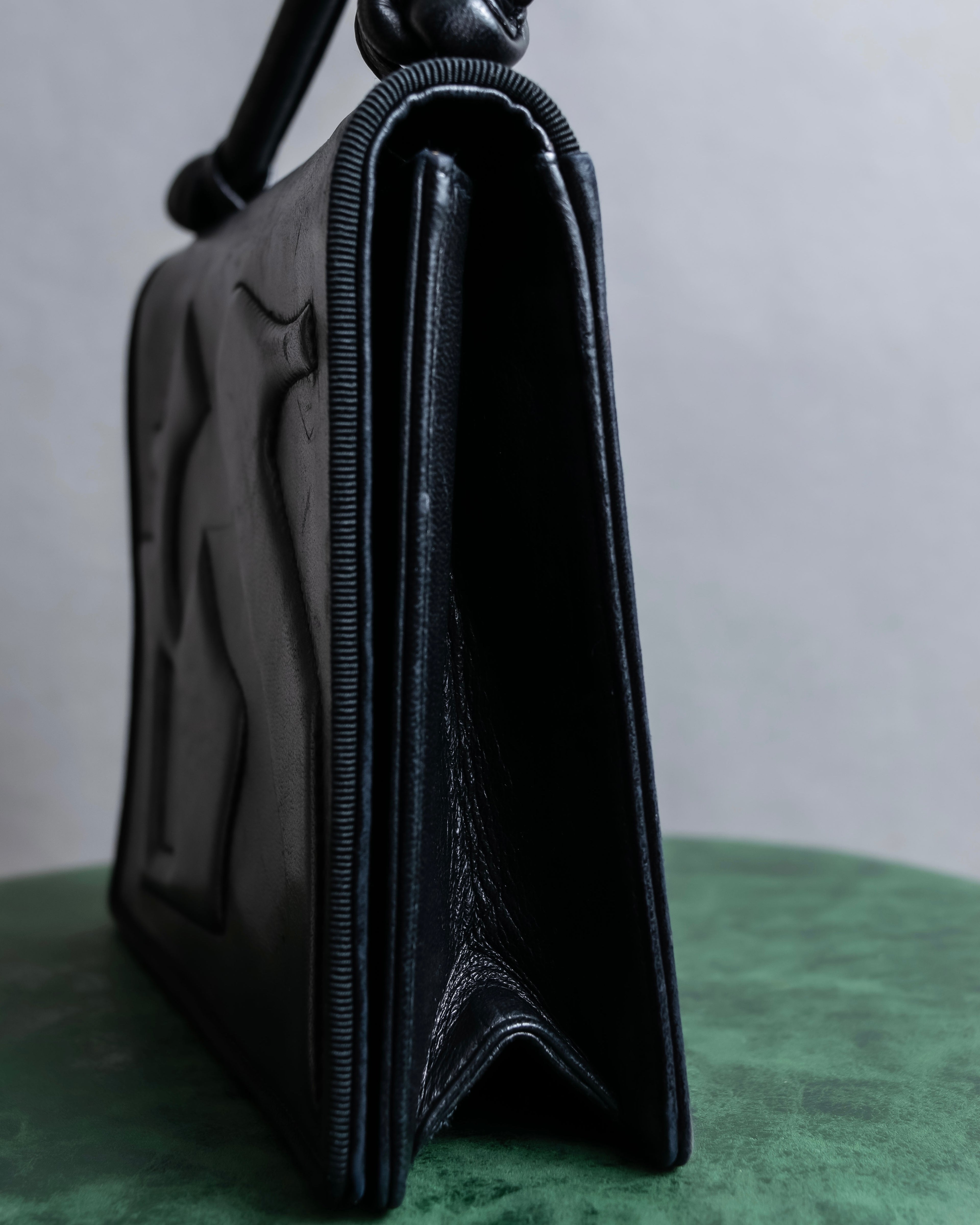 "Salvatore Ferragamo" Horizontal design pumps engraved leather one handle bag