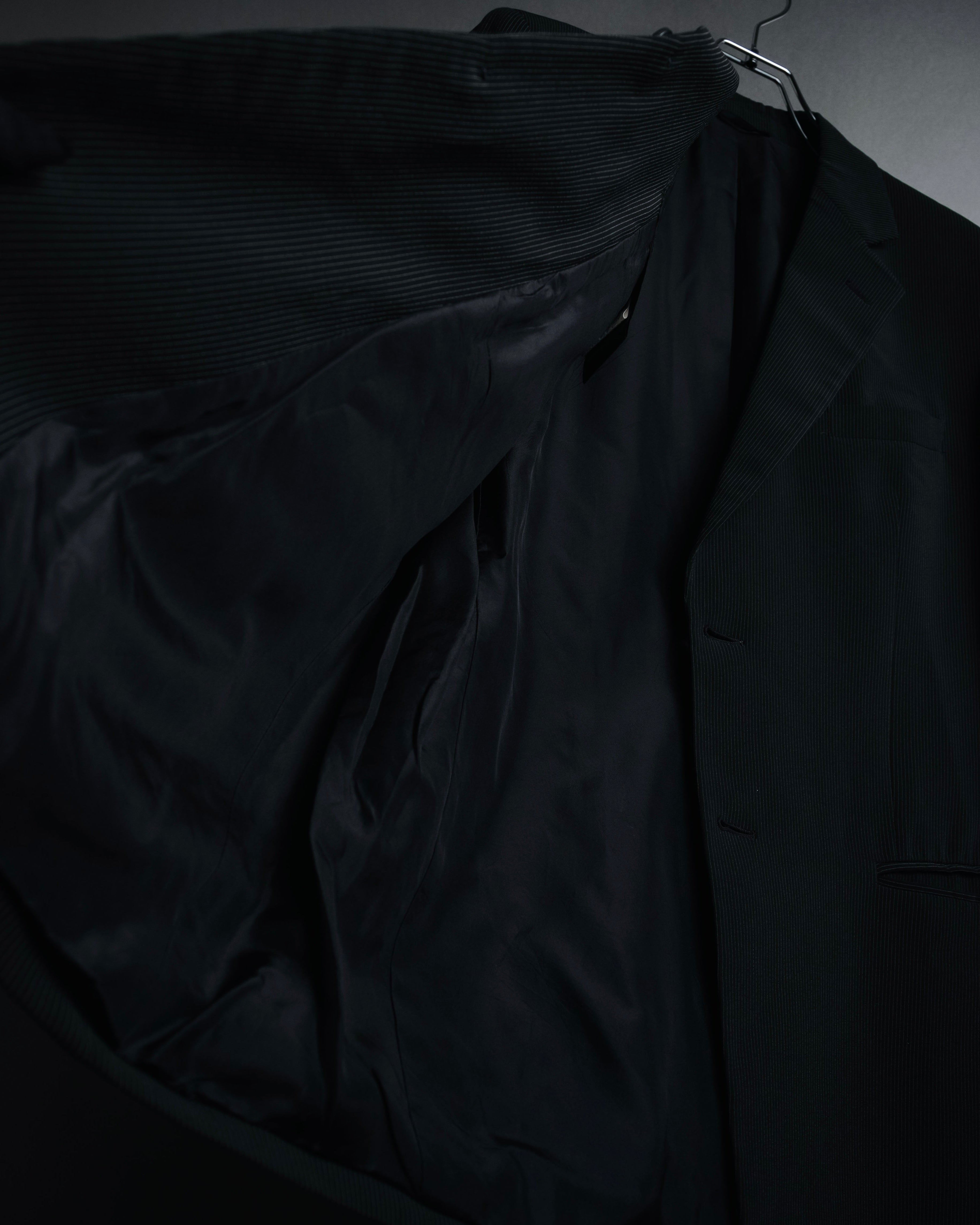 "GIORGIO ARMANI" 08’s-09’s Sharp pinstripe wool two button suit set