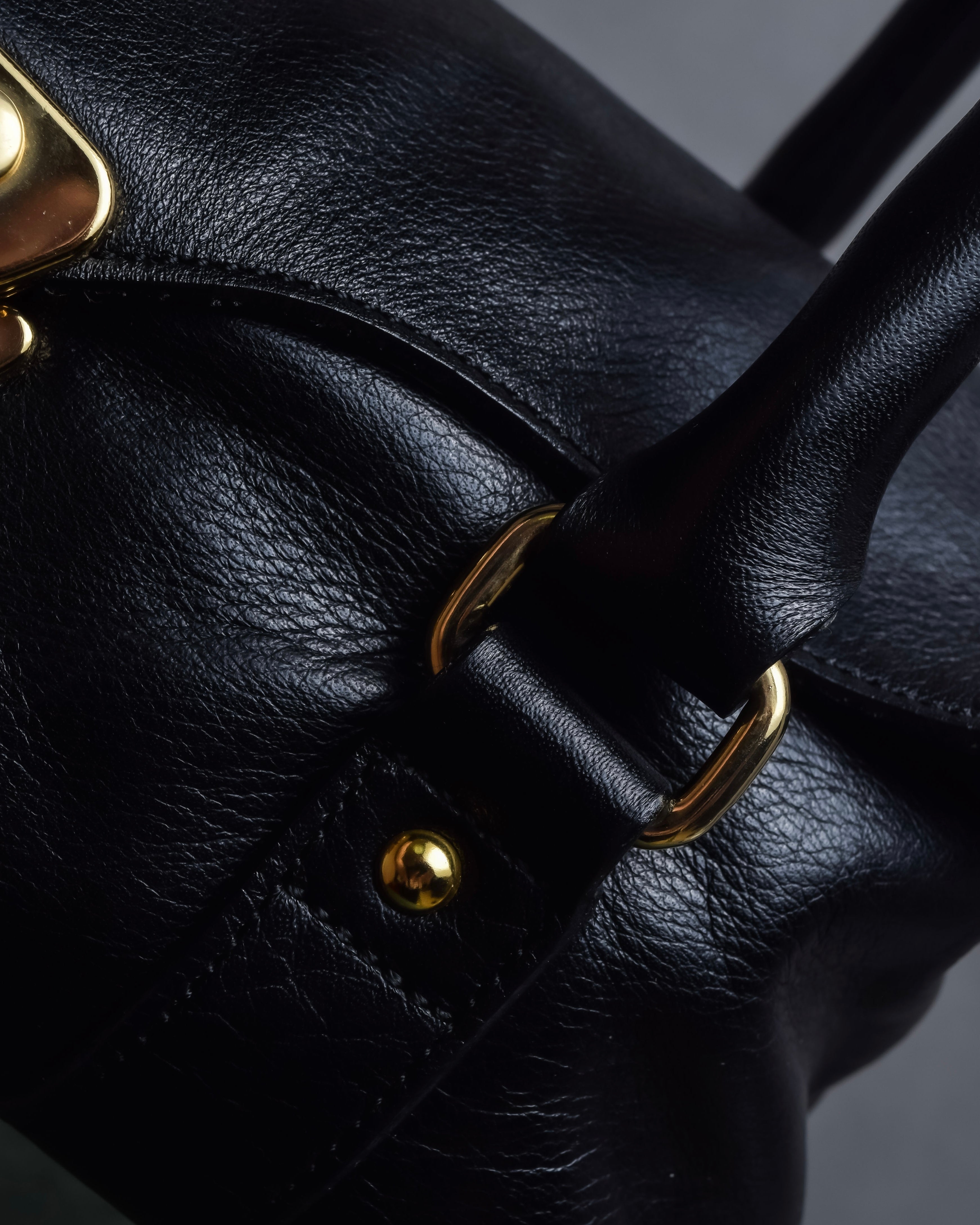 "ADMJ" Gold clasp grain leather shoulder bag