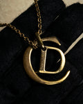 Collar de diseño icónico con logotipo de Dior y CD