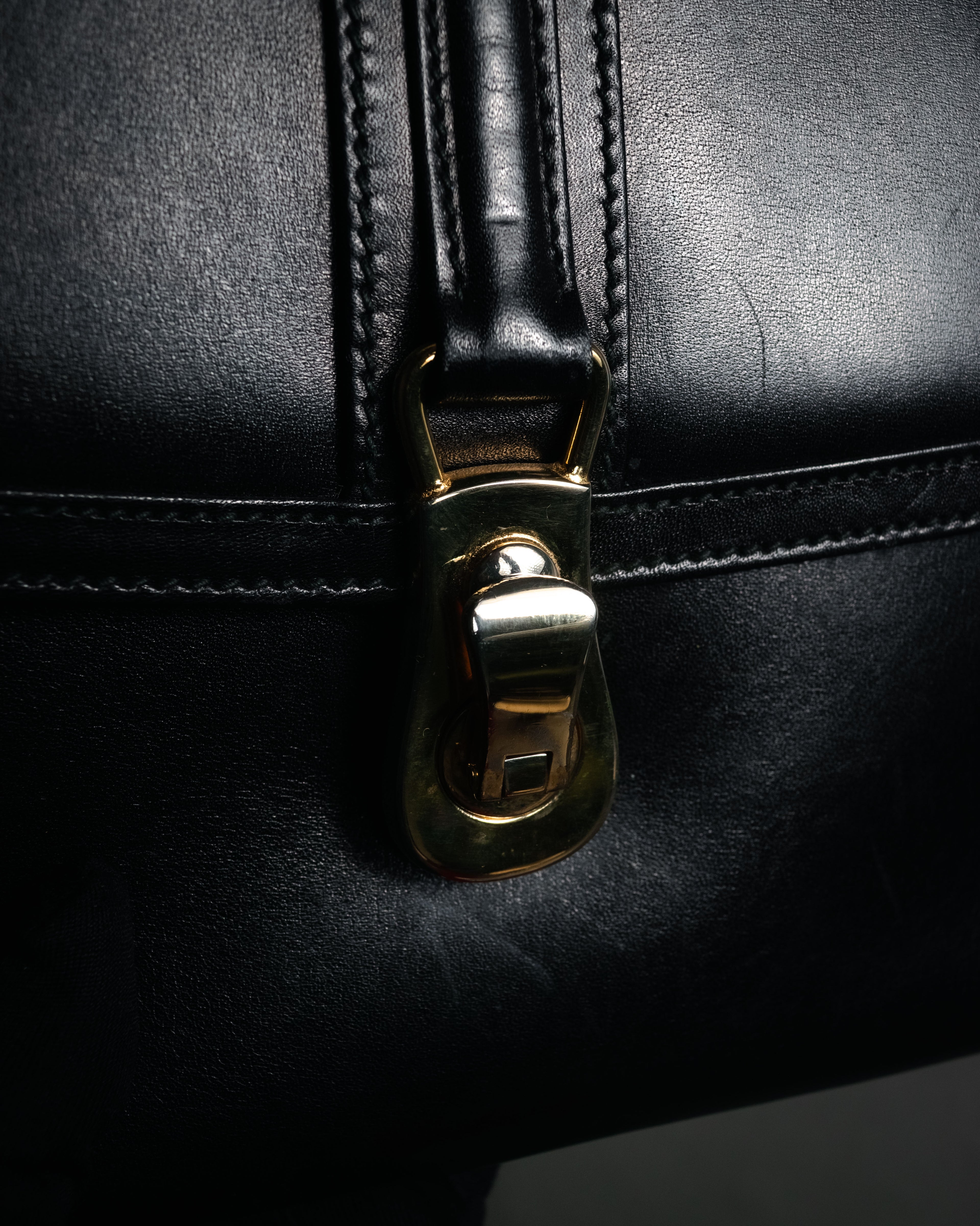 "GUCCI" 70’s boutique push lock box calf shoulder bag