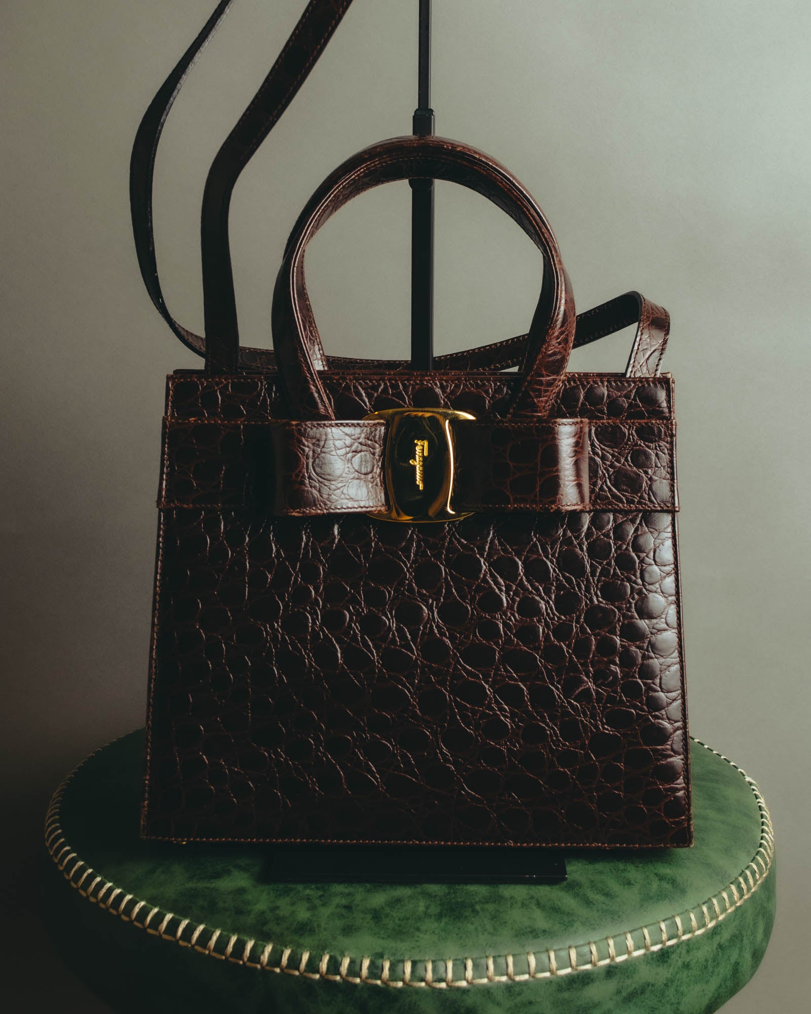 “Salvatore Ferragamo” 00’s-10’s Crocodile embossed vara bow 2way handbag