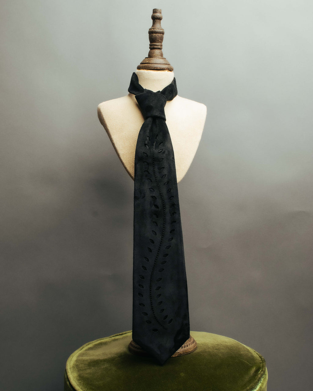 -SPECIAL- “HERMÈS” 2008-18 Suede cutwork leather tie
