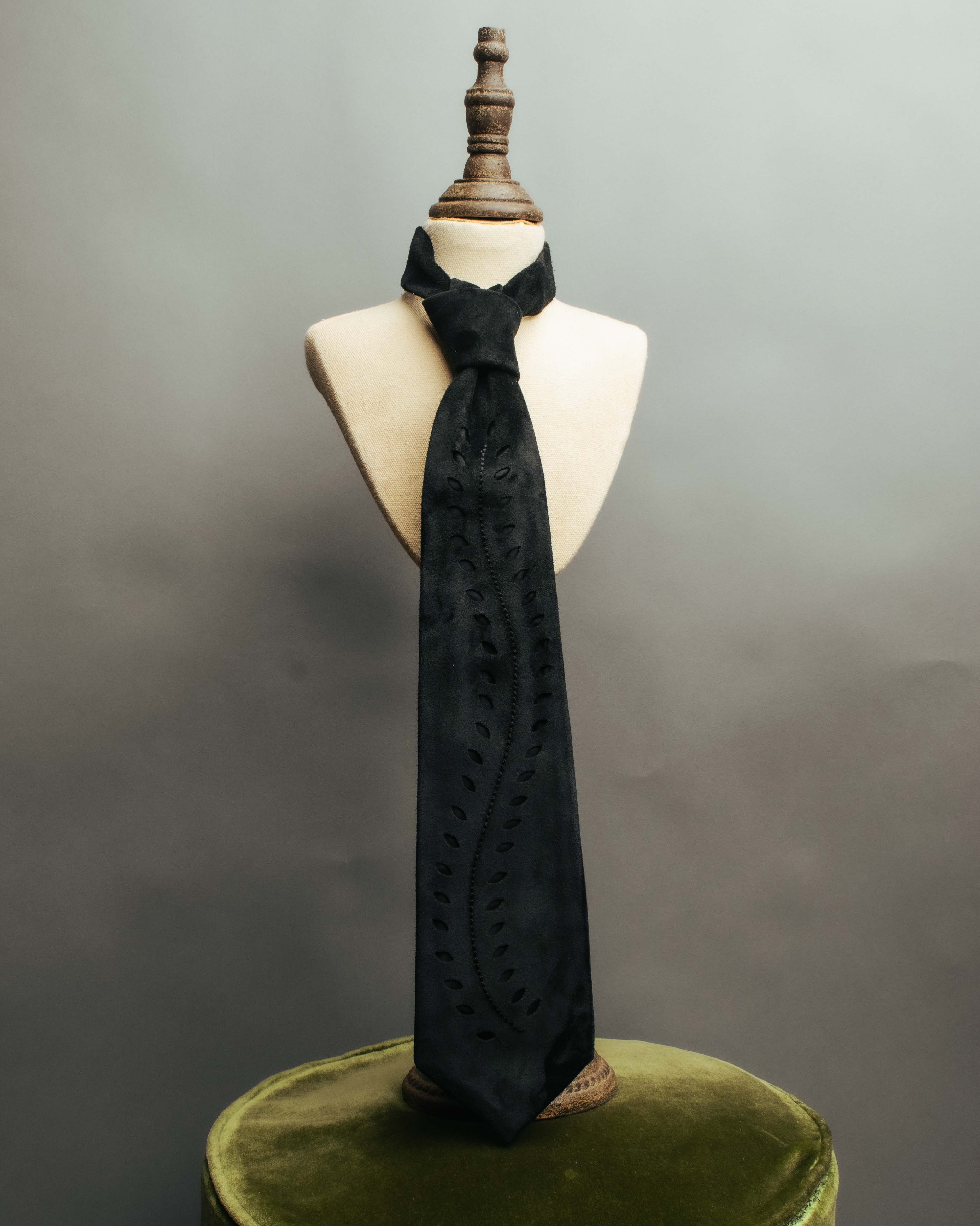 -SPECIAL- “HERMÈS” 2008-18 Suede cutwork leather tie