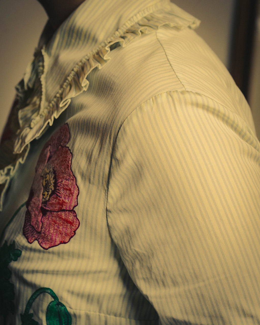 -SPECIAL- “GUCCI” 2017-2019 Floral embroidered ruffled striped shirt