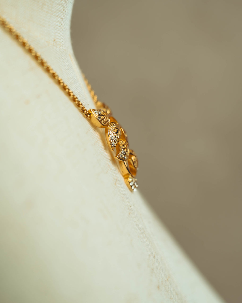 -SPECIAL- “Christian Dior” 80’s-90’s Vintage botanical leaf rhinestone pendant necklace
