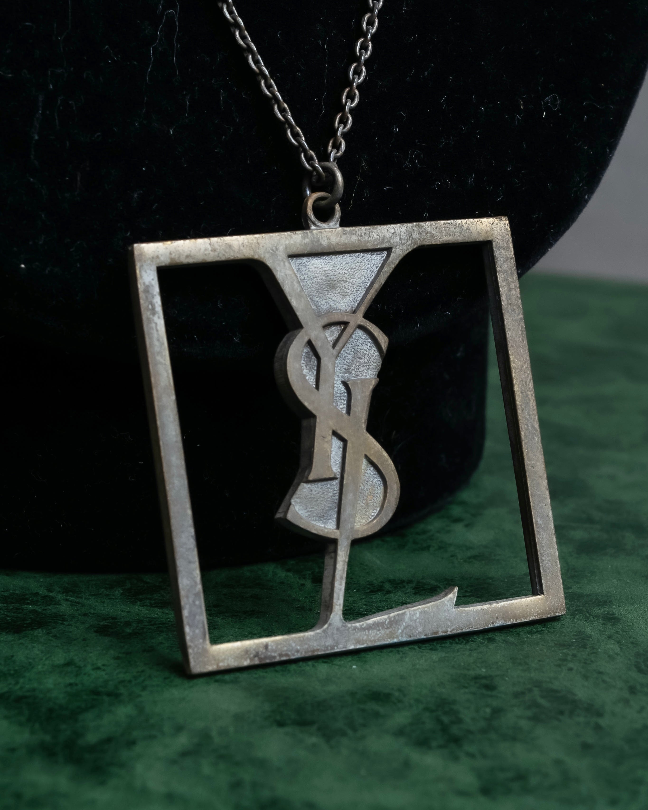 "YVES SAINT LAURENT" Cassandra logo motif silver necklace