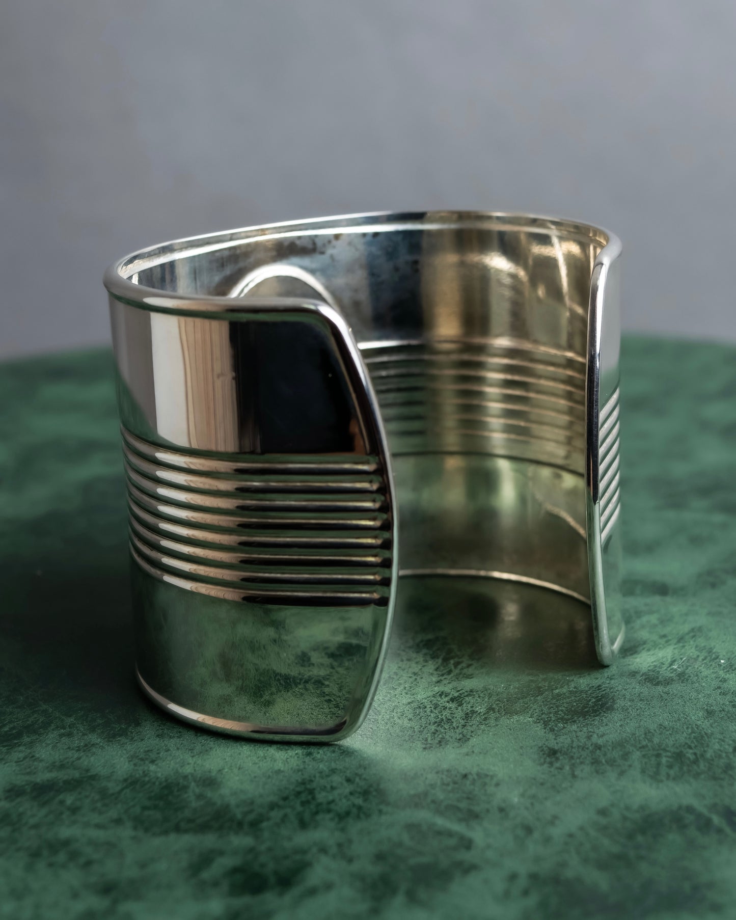 "JEAN PAUL GAULTIER" Torso motif solid perfume docking silver bangle