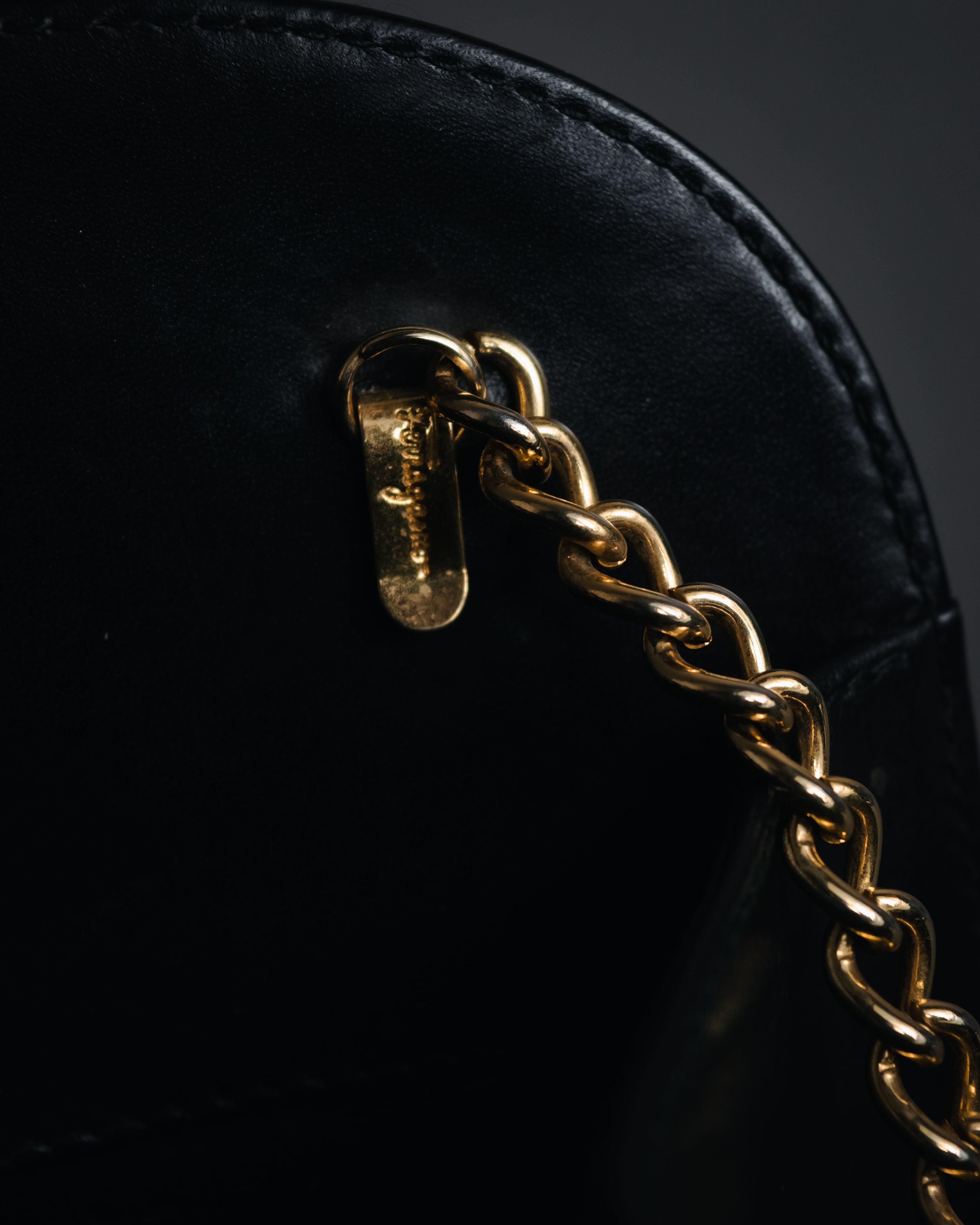 "Salvatore Ferragamo" 90’s Iconic gancini chain shoulder bag