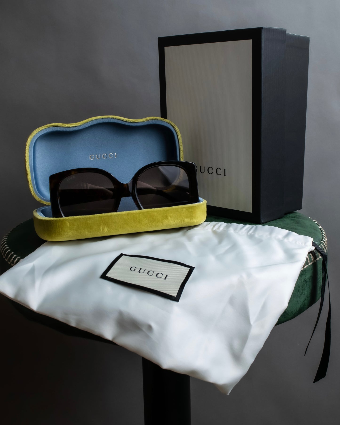 "GUCCI" Geometric frame Interlocking G sunglasses