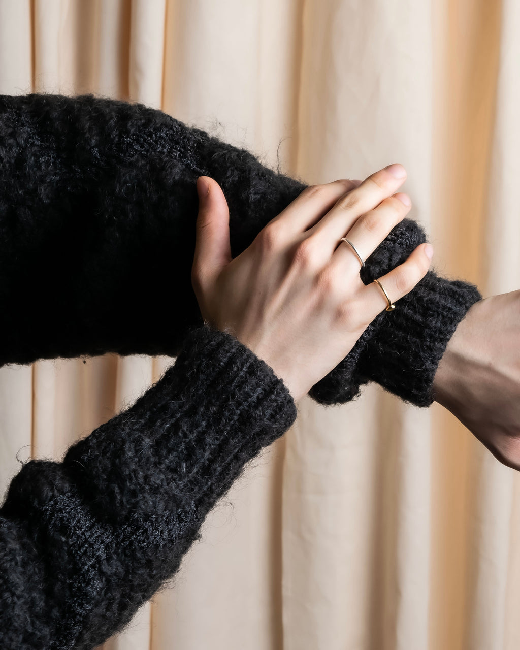 "YVES SAINT LAURENT" Ribbon design stand collar low gauge cardigan