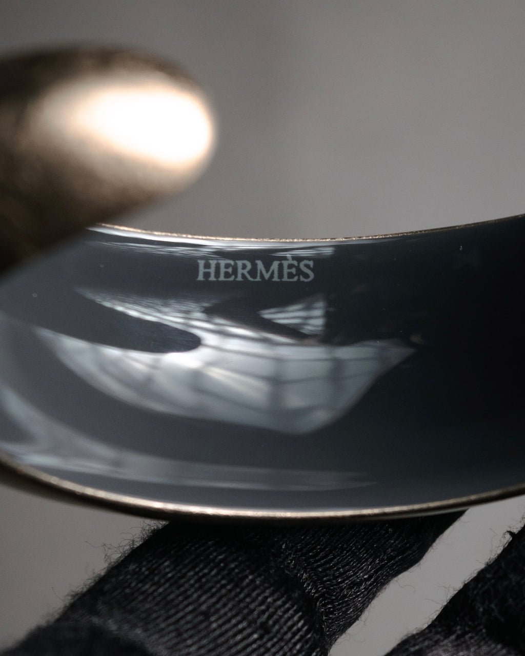 –SPECIAL– “HERMES” 00’s-10’s Lacquered wood open cuff