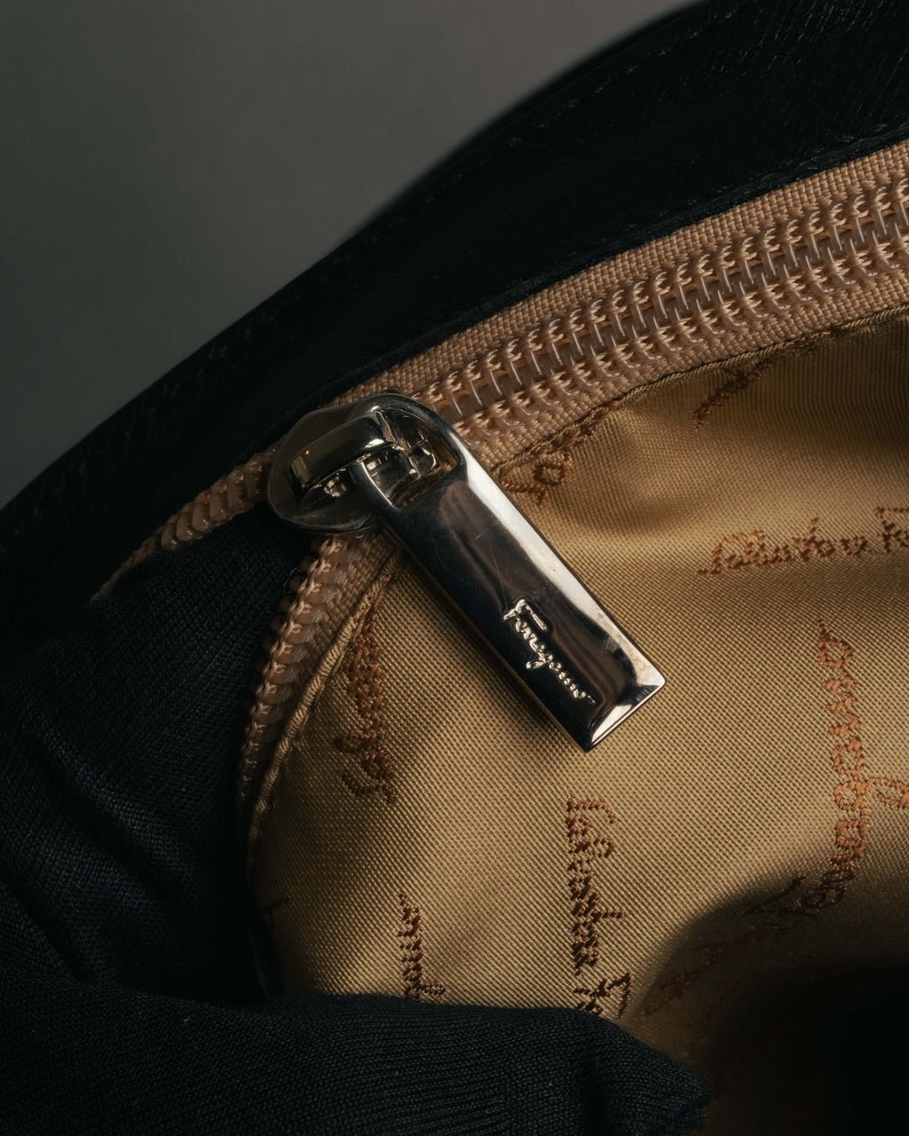 “Salvatore Ferragamo“ 2000’s Wood Gancini leather shoulder bag