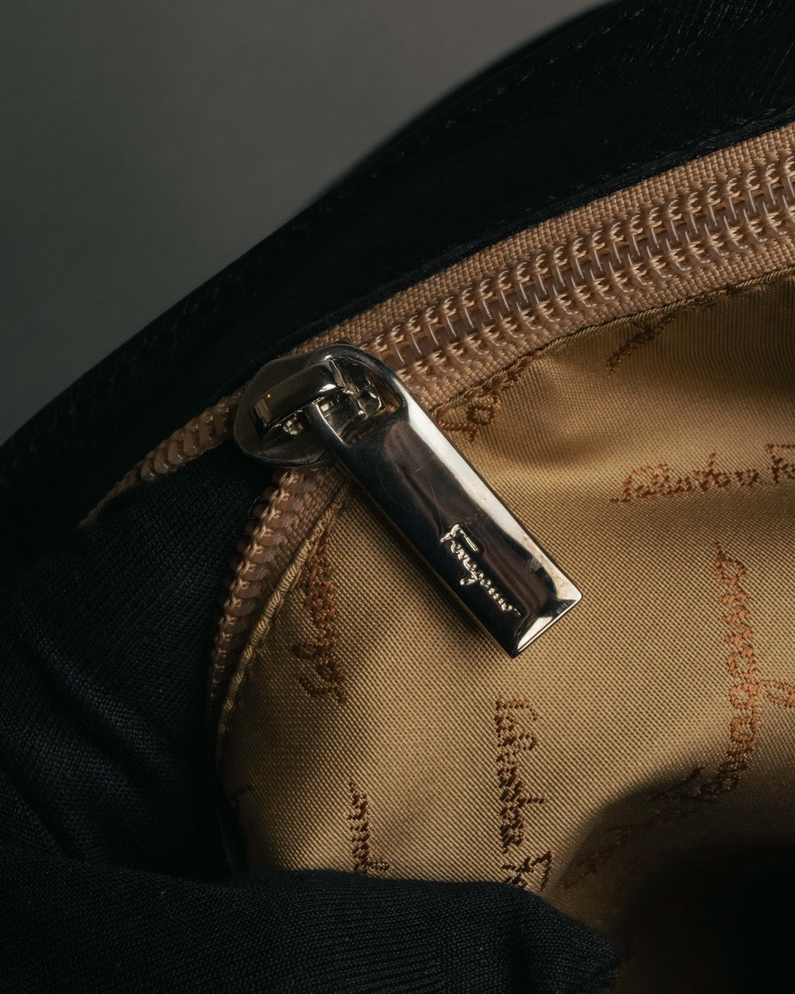“Salvatore Ferragamo“ 2000’s Wood Gancini leather shoulder bag