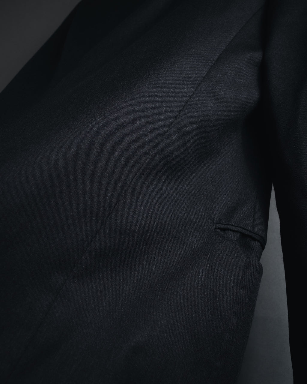 "GIANFRANCO FERRE" 90’s-00’s architecturally tailored three button wool blazer