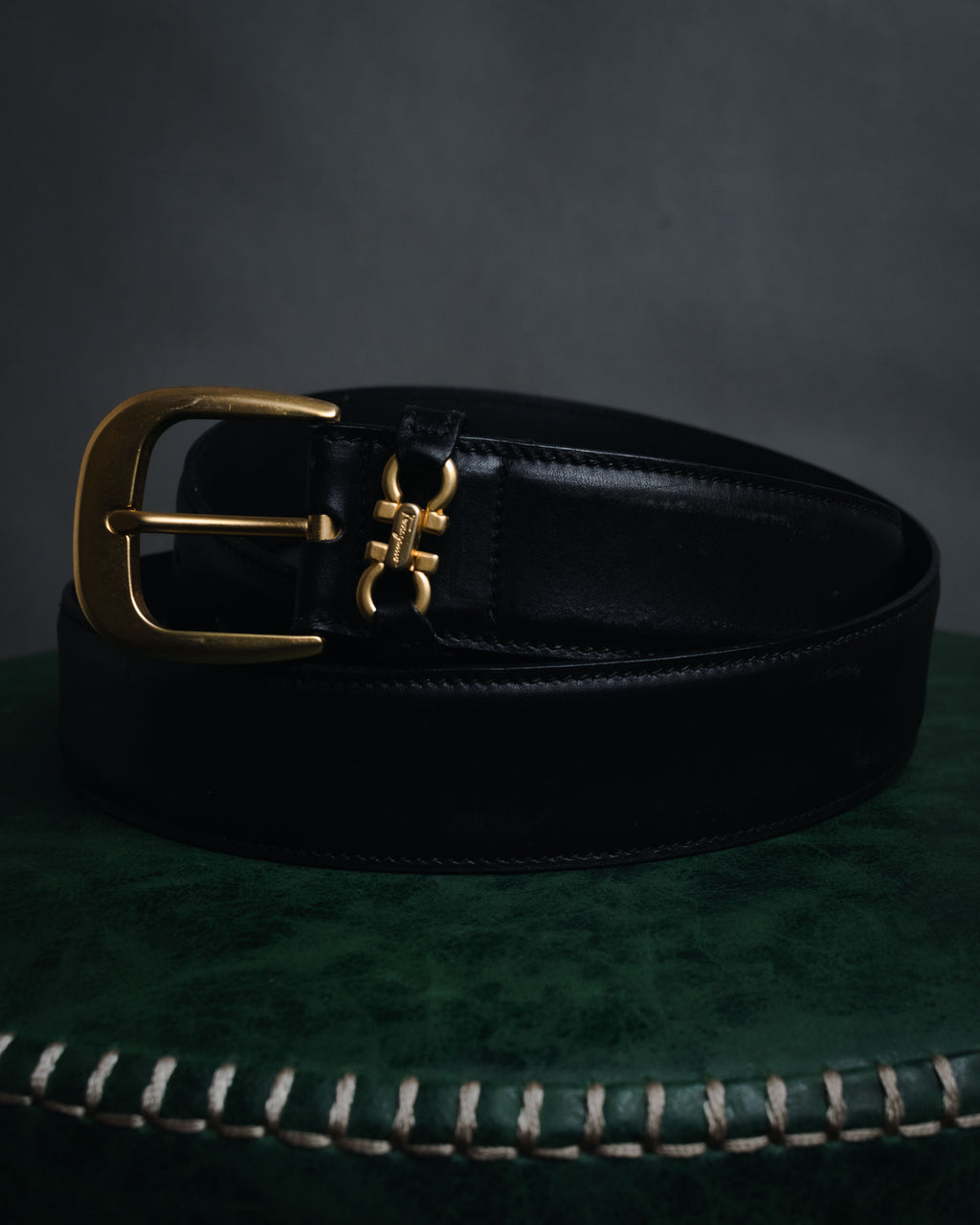 "Salvatore Ferragamo" 90-05’s double gancini keeper leather belt