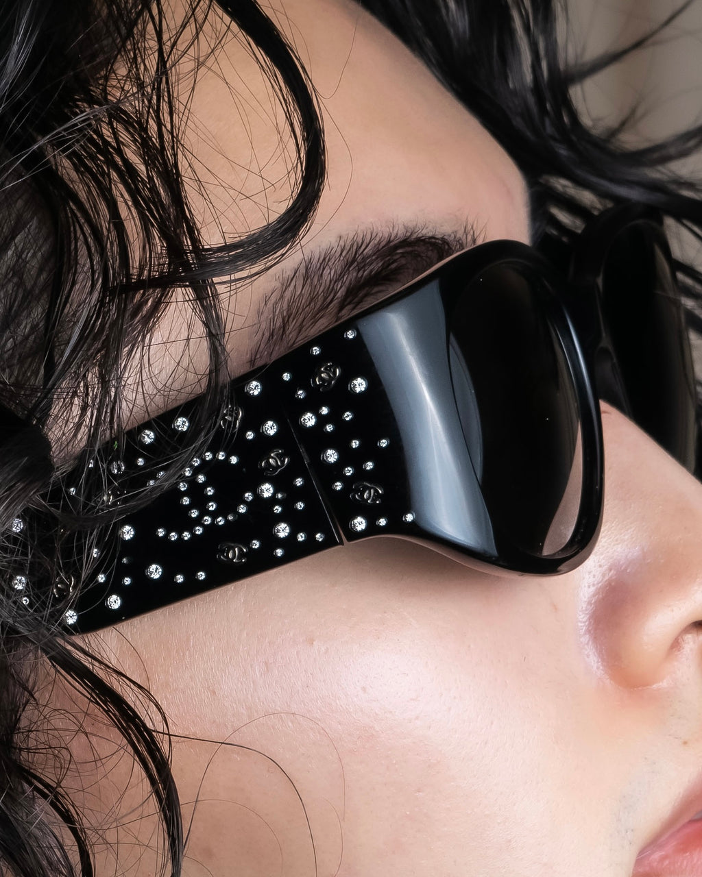 "CHANEL" Rhinestone &amp; Coco mark engraved black lens sunglasses