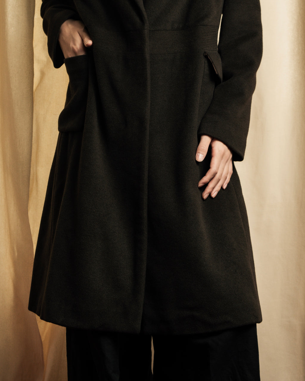 "VALENTINO" Shaped silhouette mocha brown chester coat