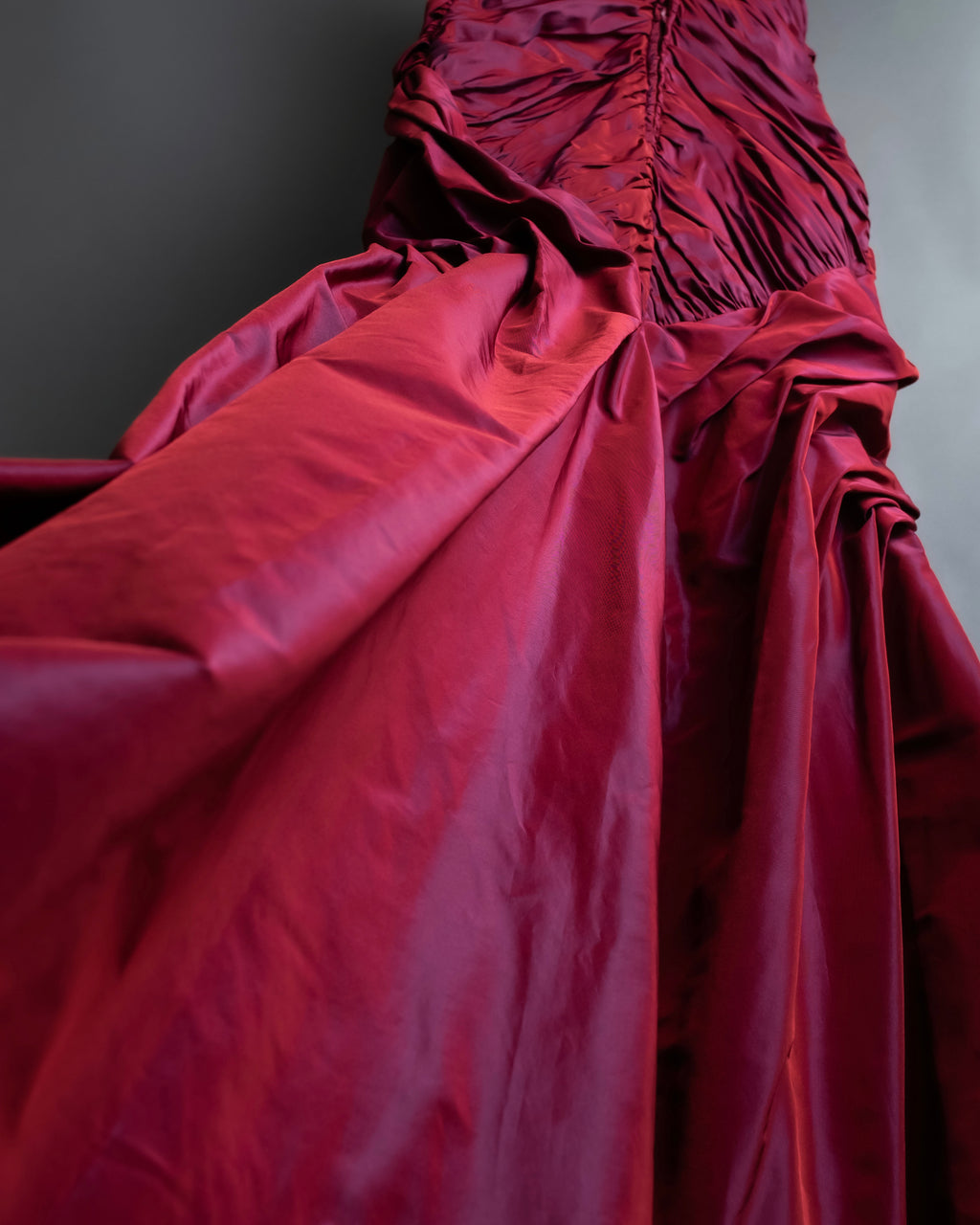 "TADASHI SHOJI" Beautiful color design dress