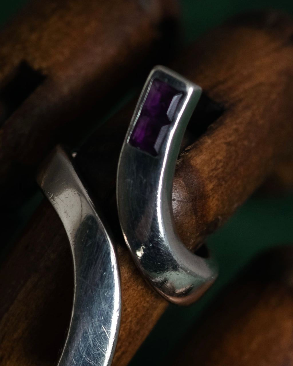 “GUCCI” 1990’s-2000’s Amethyst bypass silver ring