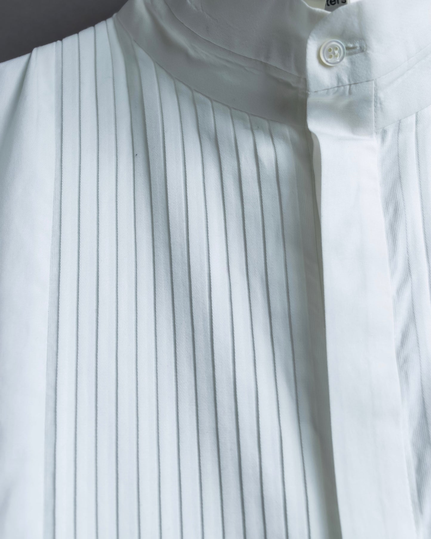 "Bruno Pieters." 2-way collar design stand-up collar dress shirt
