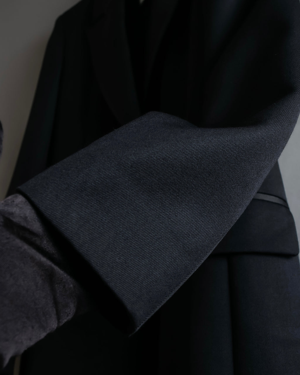 "HUGO BOSS" Satin switch lapel shaped tailored coat