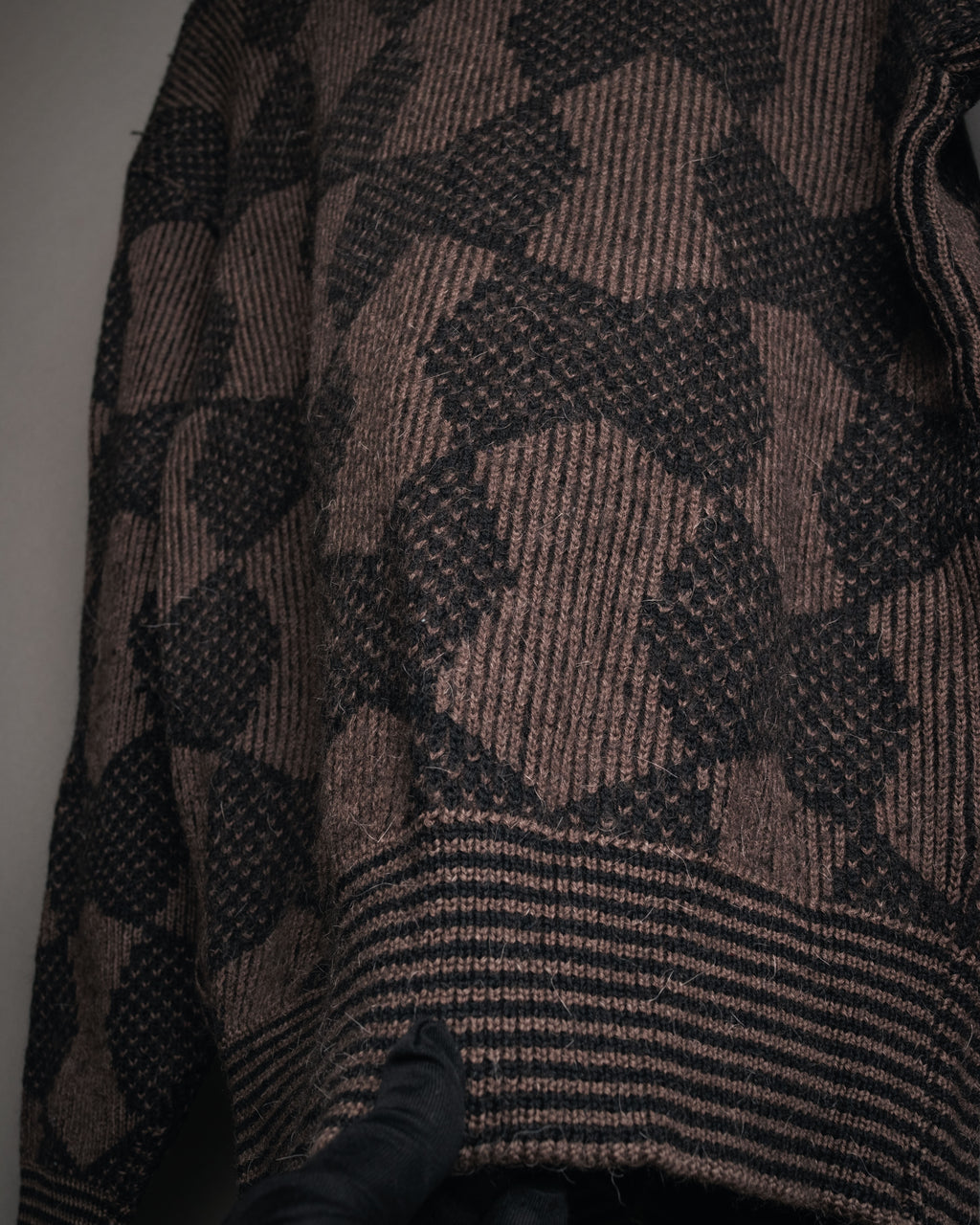 “Yves Saint Laurent” 80’s-90’s geometric knit cardigan