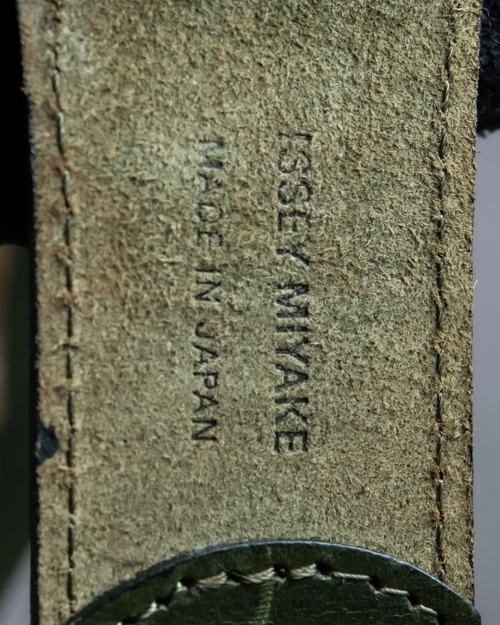 "ISSEY MIYAKE" Hexagonal part design braided leather belt