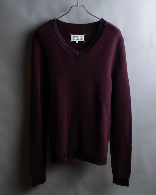 "MAISON MARGIELA"
20AW burgundy color V-neck knit