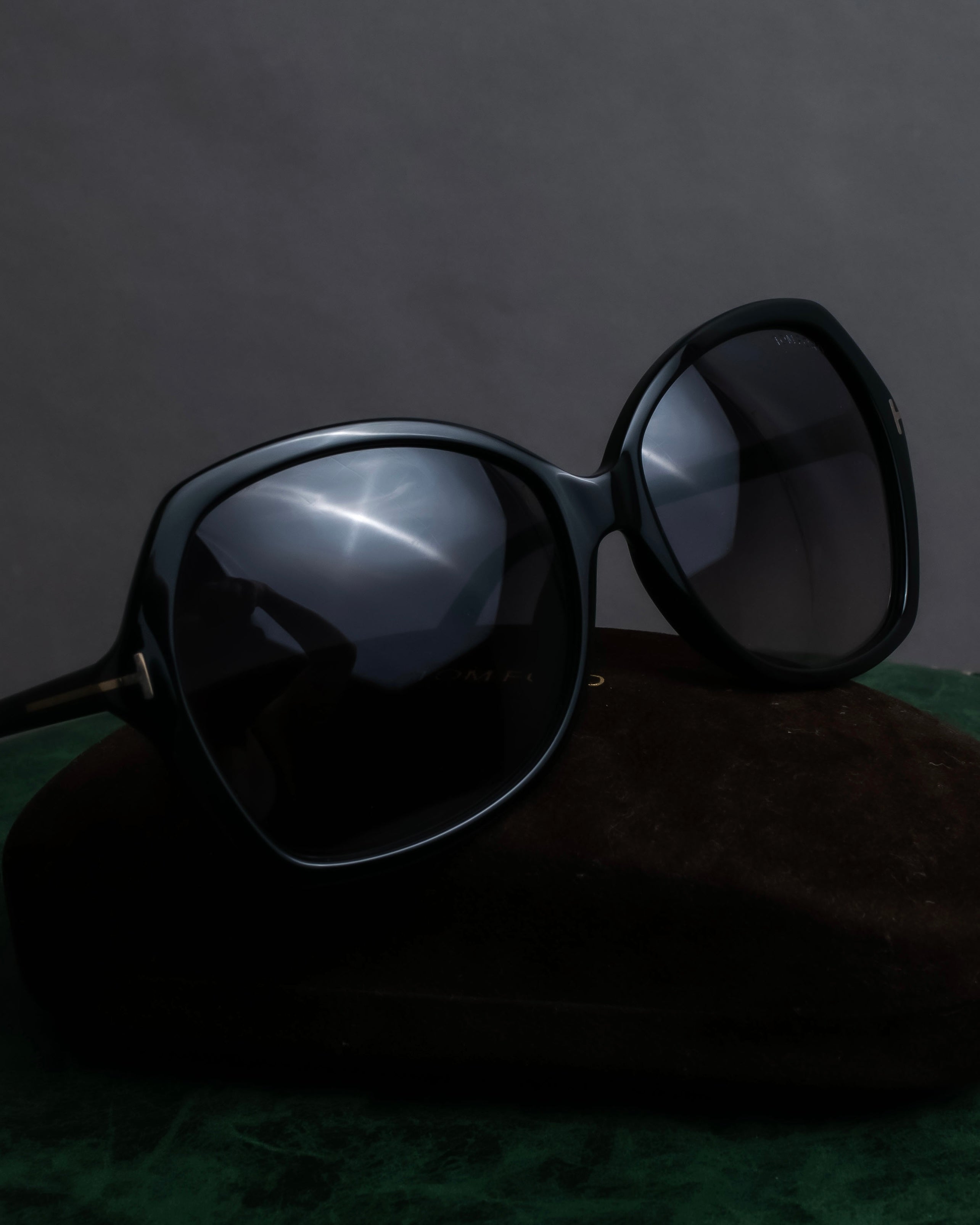 "TOM FORD" All black color butterfly frame sunglasses