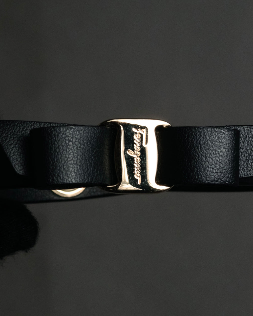 “Salvatore Ferragamo” 2010’s Vara ribbon leather bracelet