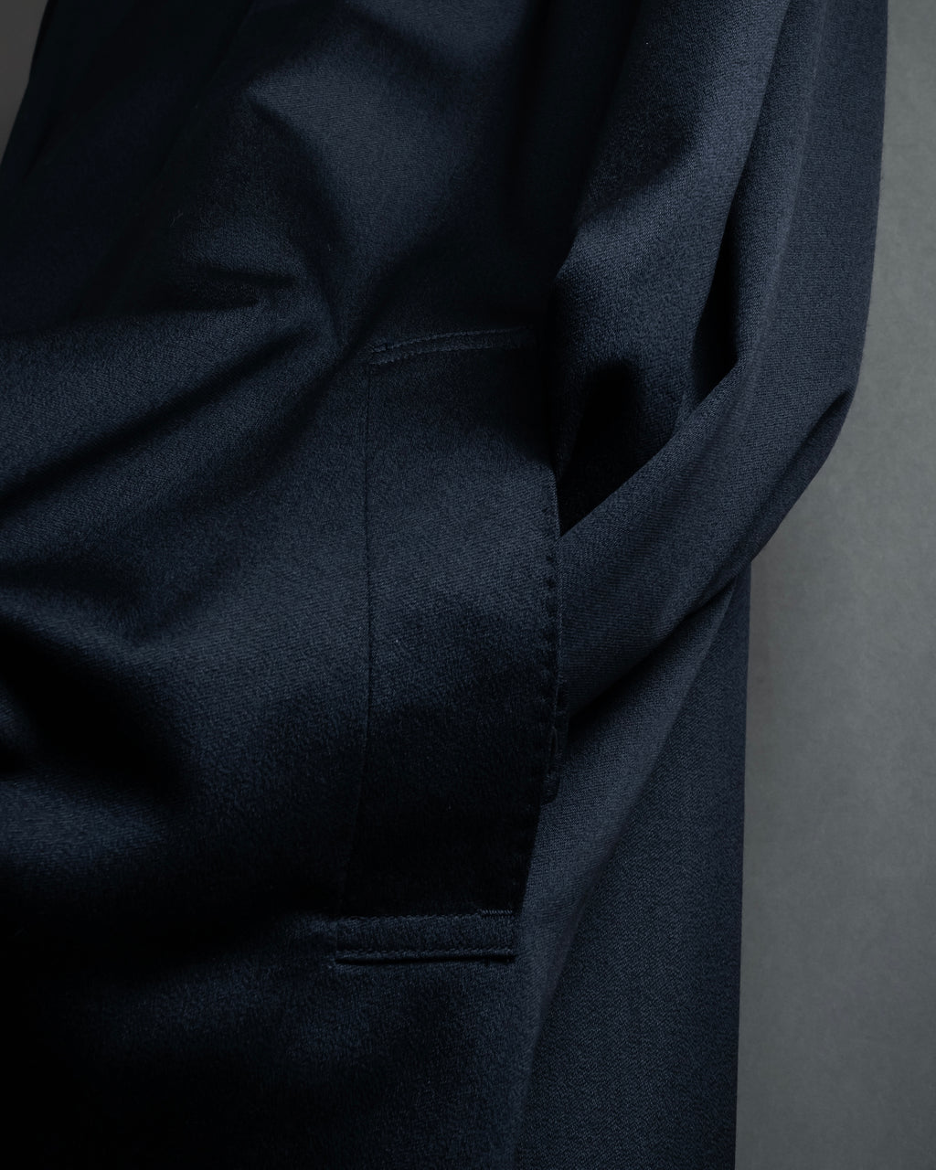 “Yves Saint Laurent” 90’s clean fly-front bal collar coat