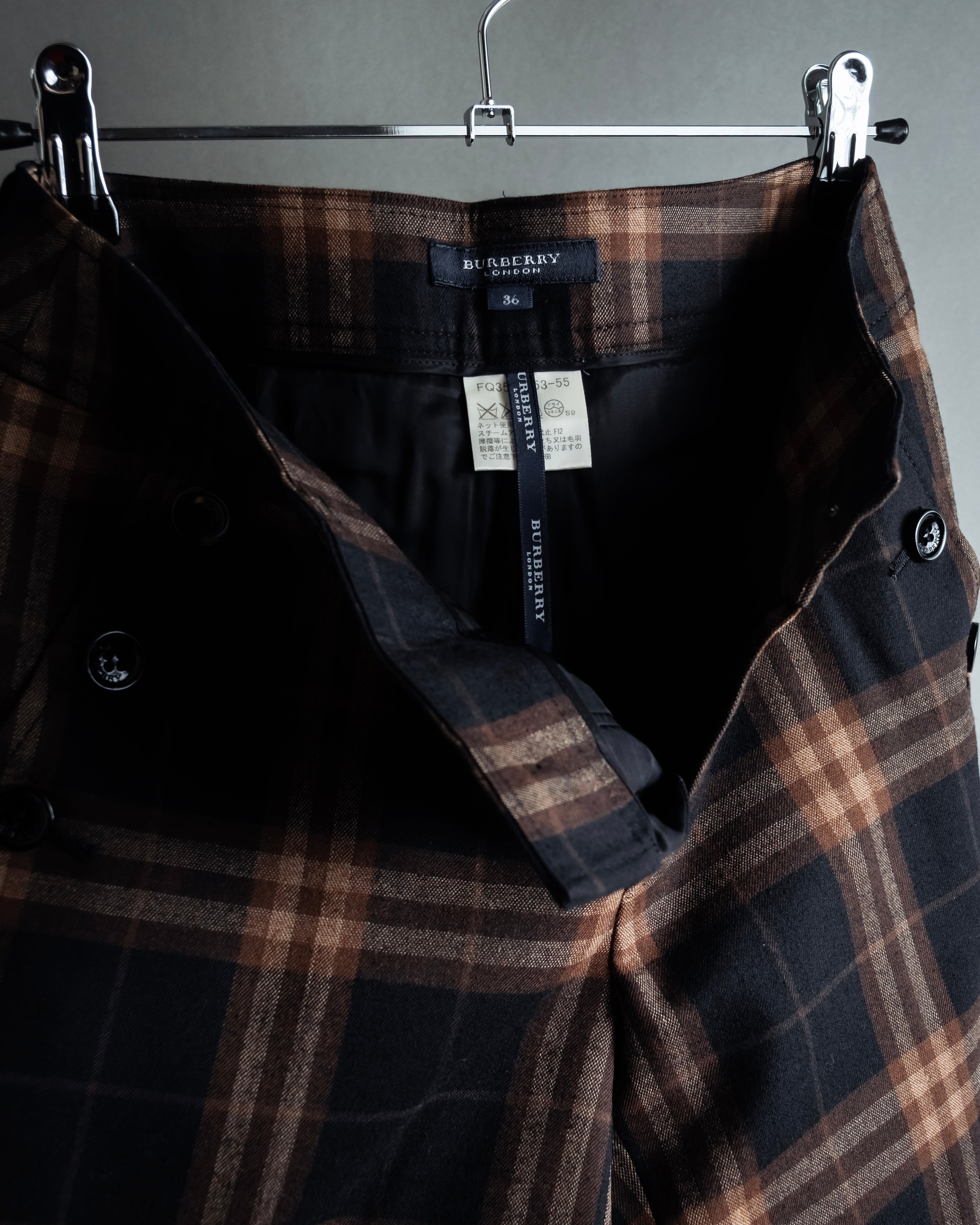 "BURBERRY" Decorative button design check pattern short pants