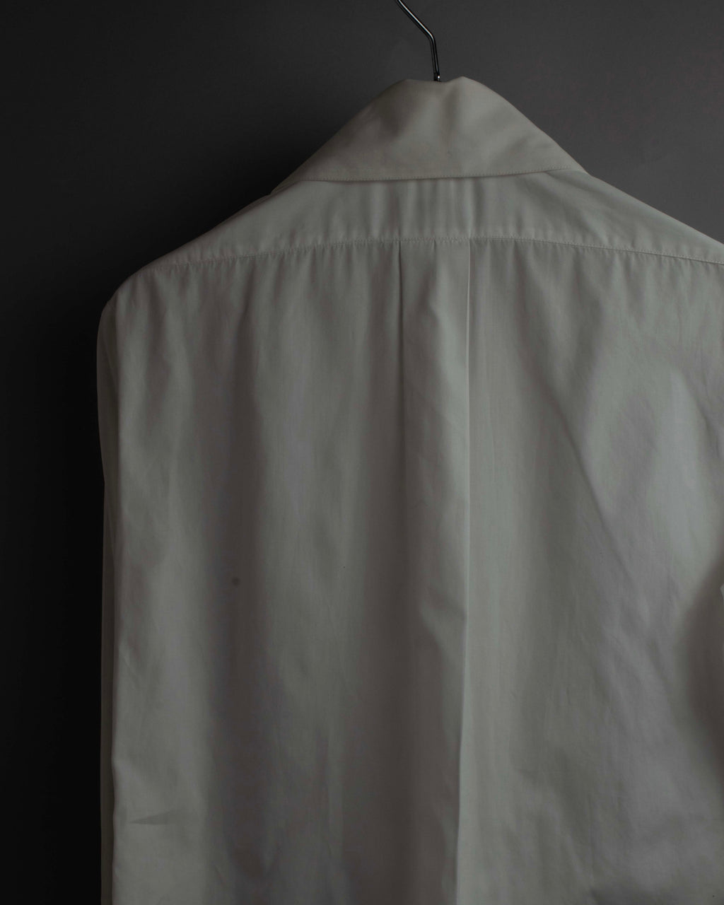 "CHANEL" Gold button design pleated white shirt