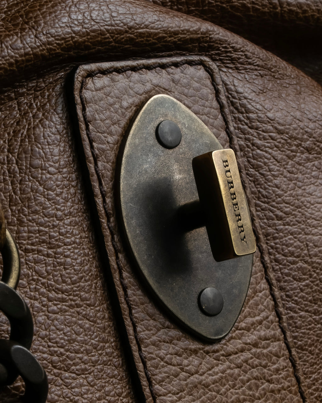 "BURBERRY" Chain design grained full grain leather shoulder bag