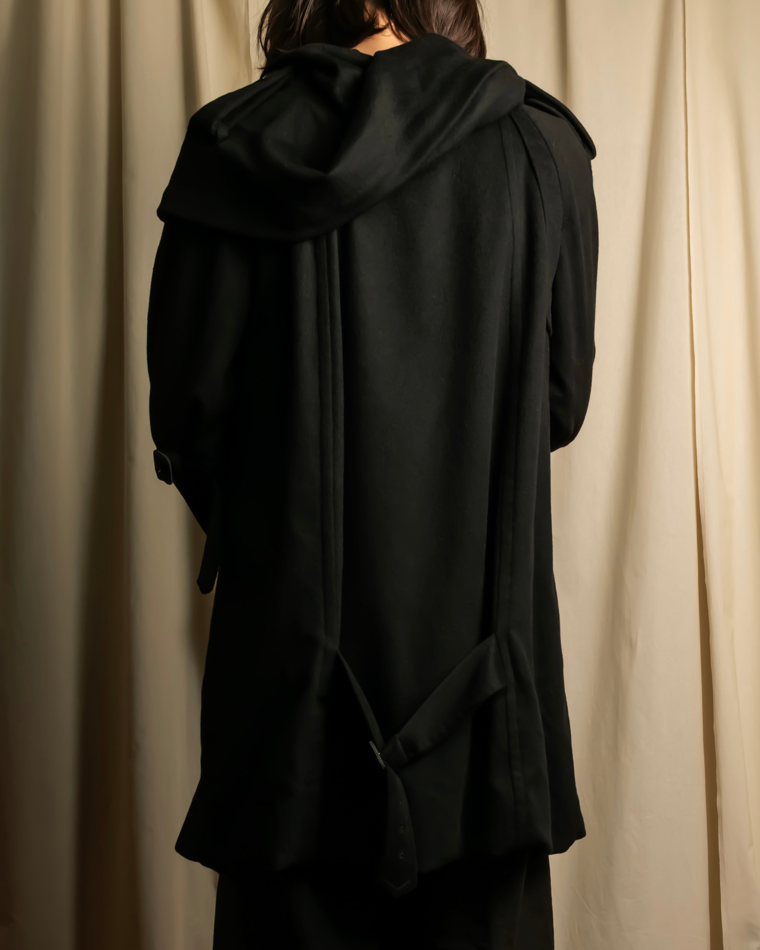 "TORUICHOU" Muffler-style collar military detail coat