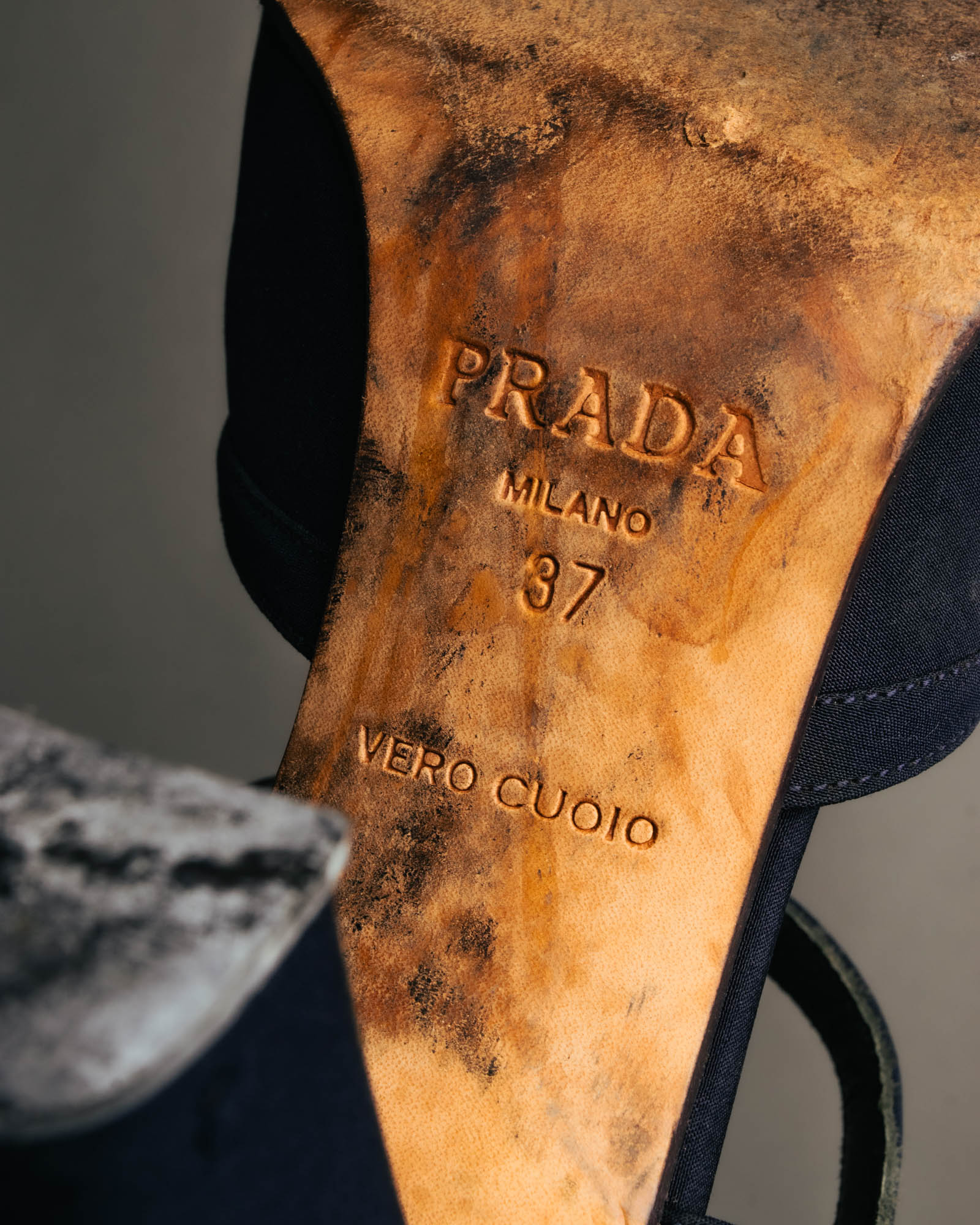 "PRADA" 90's-00's Dark navy t-strap pumps