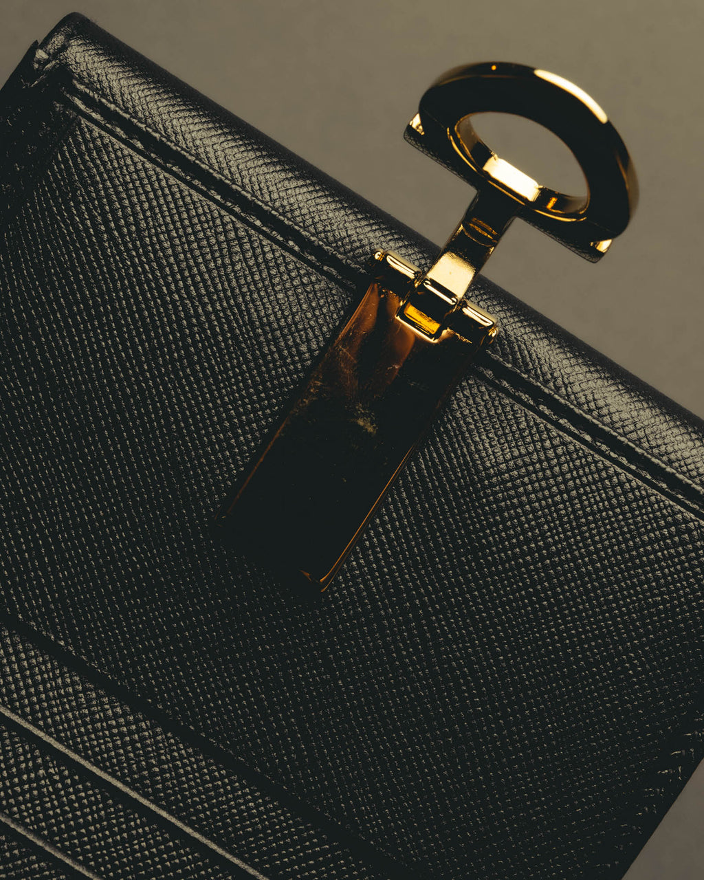 "Salvatore Ferragamo" 80's–00's Classic gancini bifold wallet