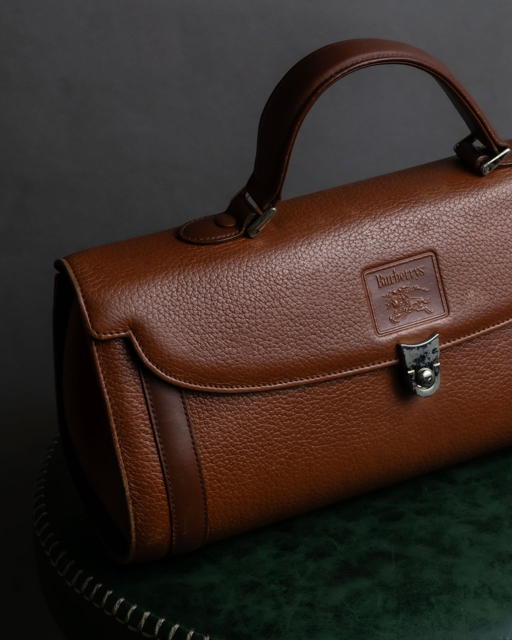 "BURBERRYS" Horizontal design camel grained leather bag