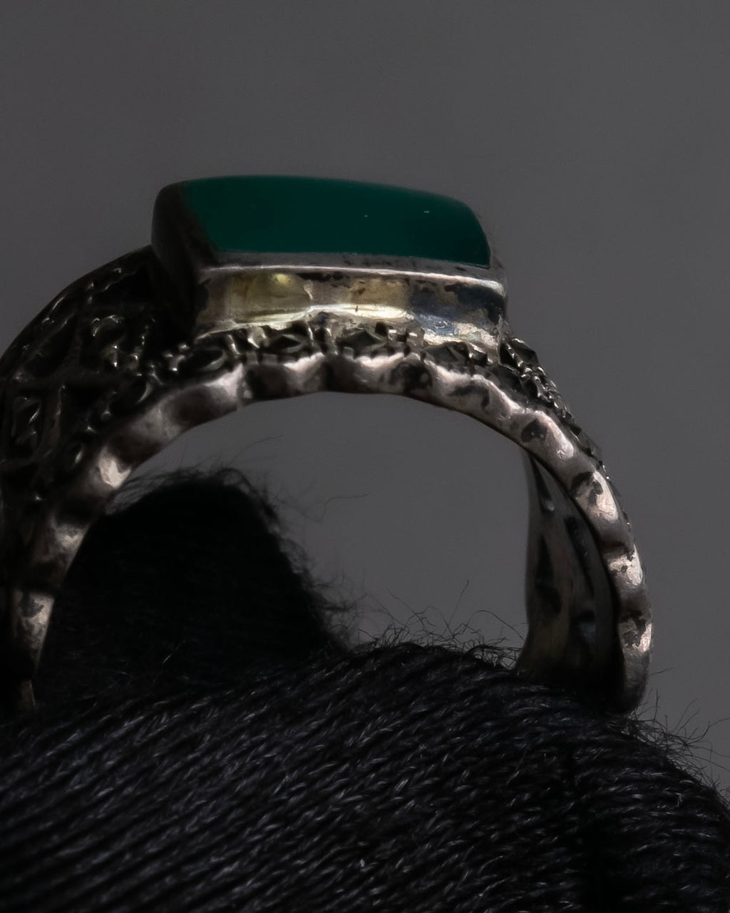 "Vintage green stone top silver ring"