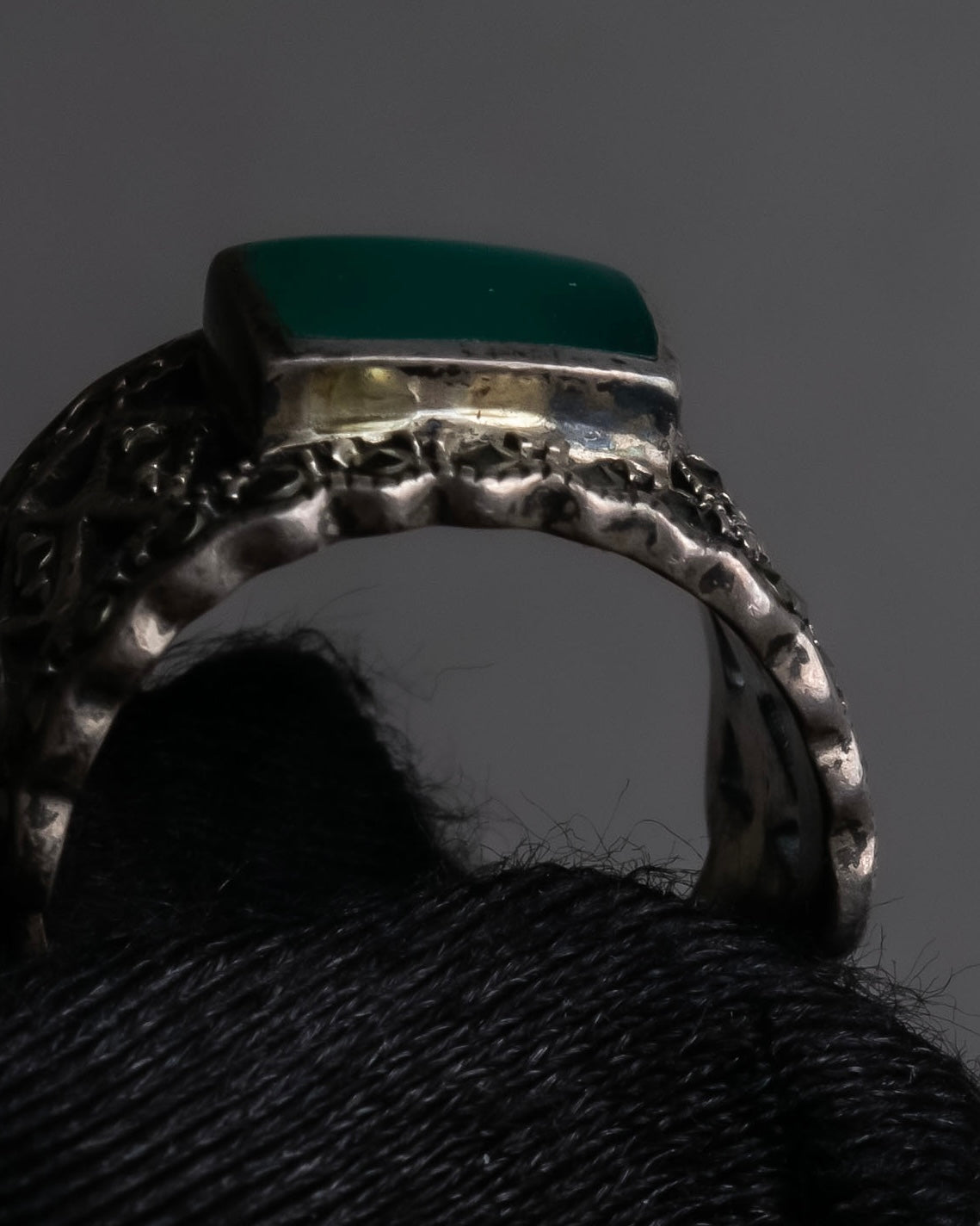 "Vintage green stone top silver ring"