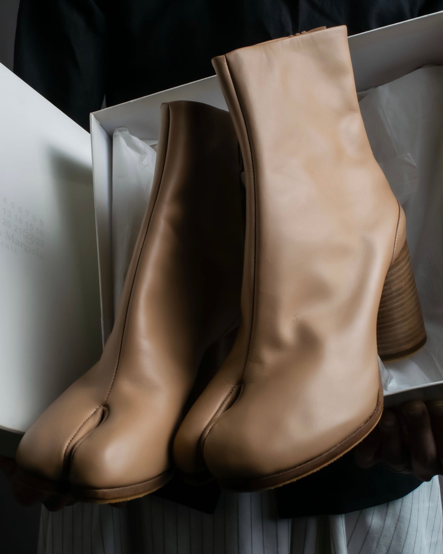 "MAISON MARGIELA" Calf leather beige color tabi boots