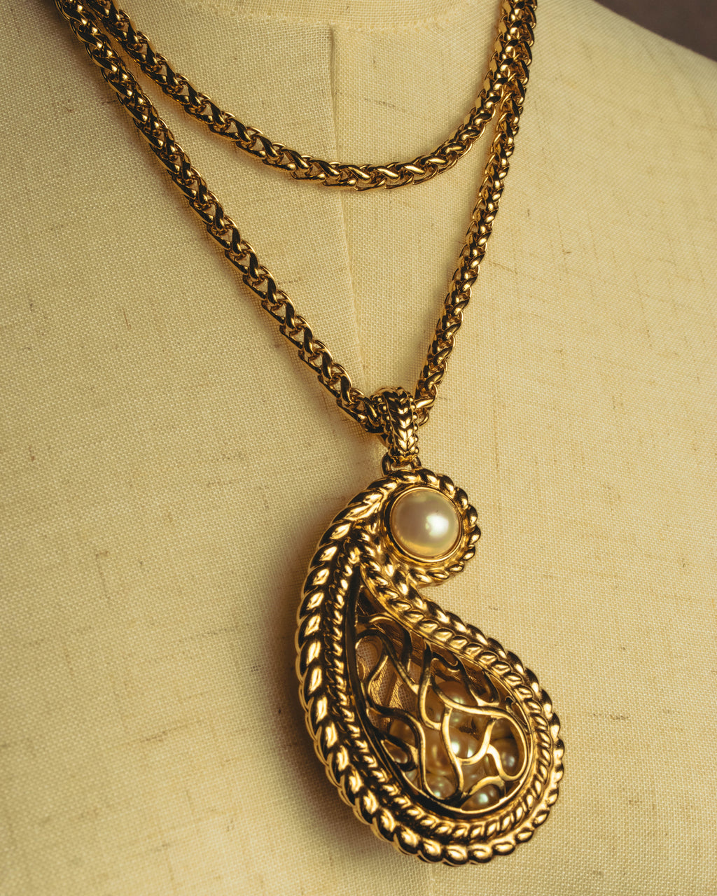 "Christian Dior" 80's-90's Ornate pendant necklace