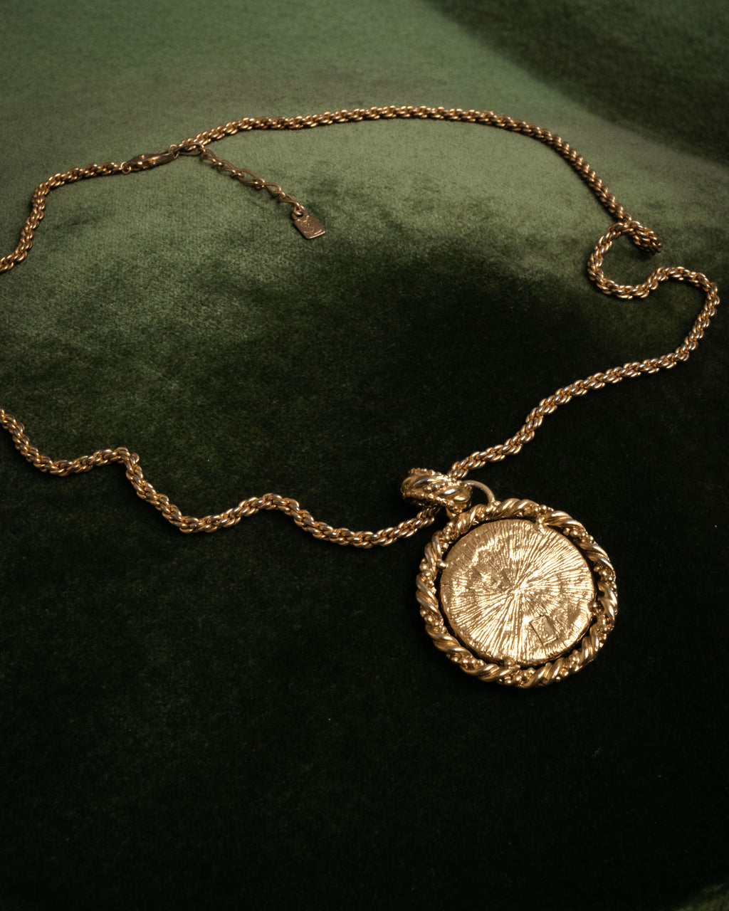 “Yves Saint Laurent” 90’s Cameo medallion rope chain necklace