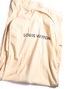 パンツ内側に配されたコットン100％の裏地と、「LOUIS VUITTON」ロゴを写したディテールカット。